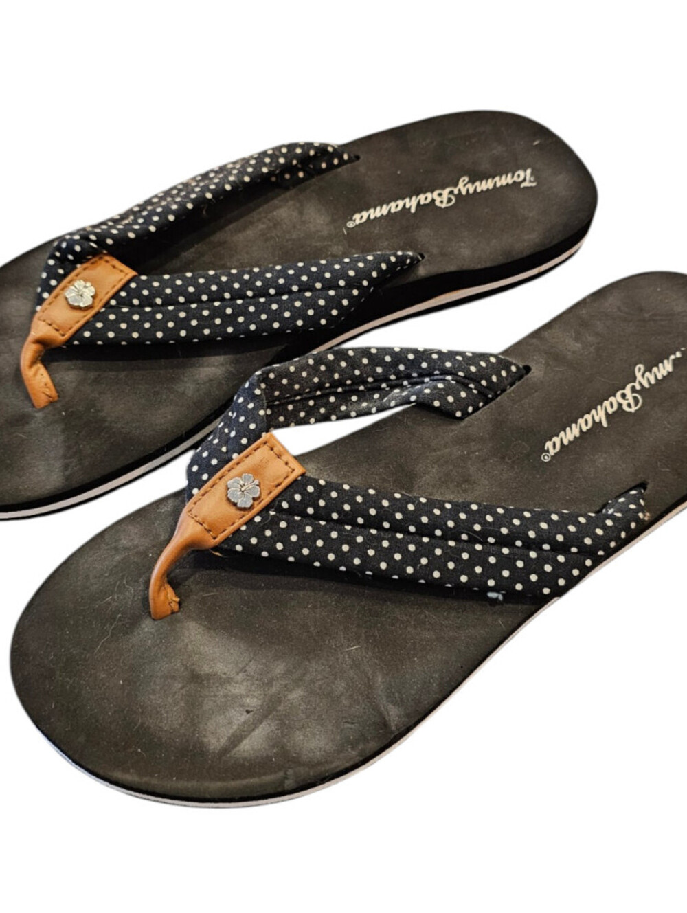 Tommy Bahama Womens Sz 8 black and white polka-dot flip-flop sandals